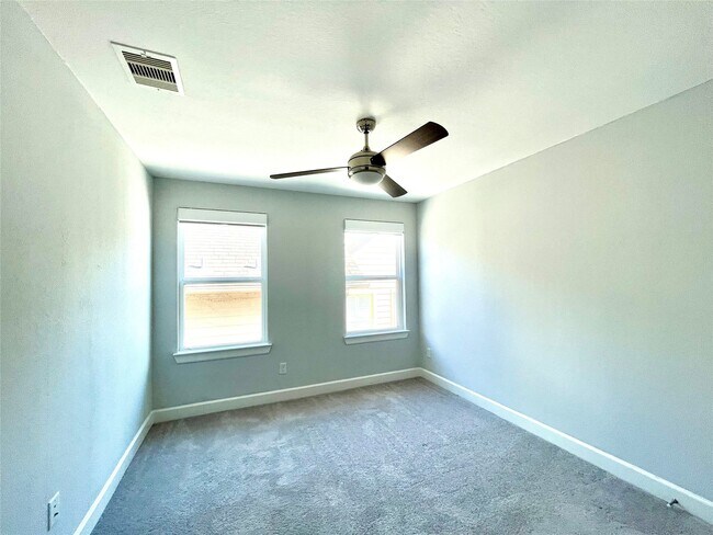 Building Photo - 1211 Marconi St