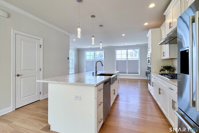 Building Photo - 25 Brentwood Cir