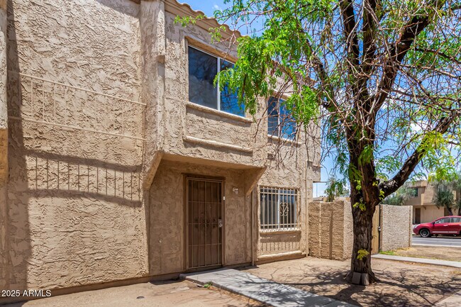 Primary Photo - 4623 E Southgate Ave