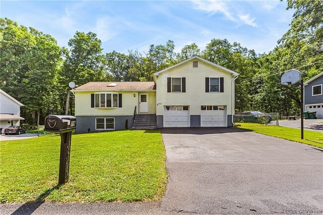 Primary Photo - 19 Raker Rd