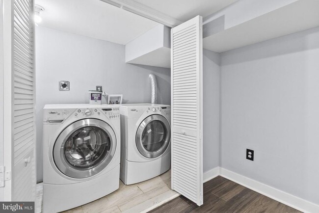 Building Photo - 4840 Hayes St NE