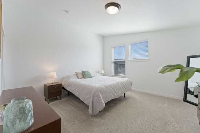 Building Photo - Pahlisch Townhome