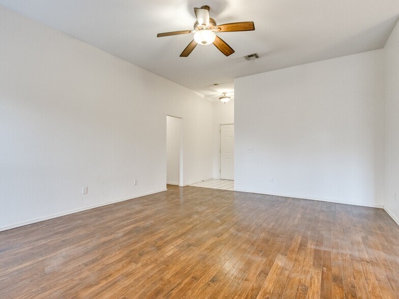 Building Photo - 1717 Foxfire Rd