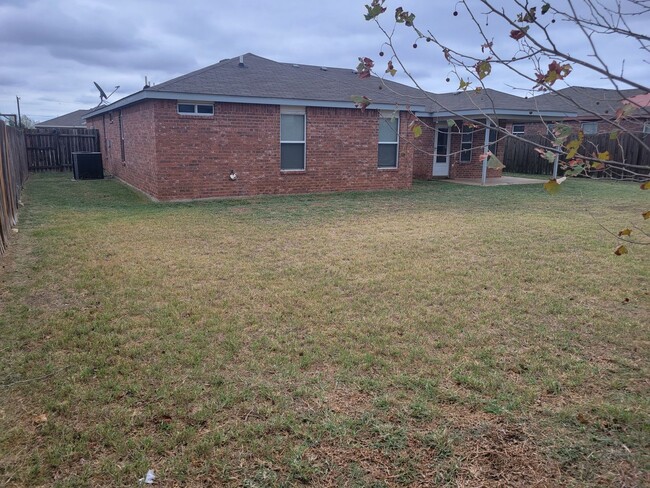 Building Photo - Great 5 bedroom in Killeen for even BETTER...