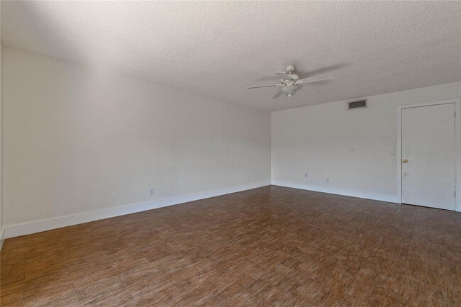 Building Photo - 167 NW 115th Terrace