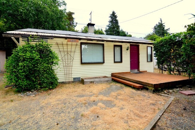 Primary Photo - Shoreline 3 bedroom/1 bath