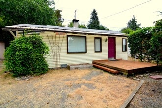 Building Photo - Shoreline 3 bedroom/1 bath