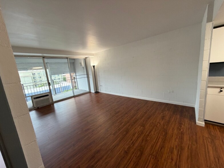 Building Photo - 1415 Victoria St