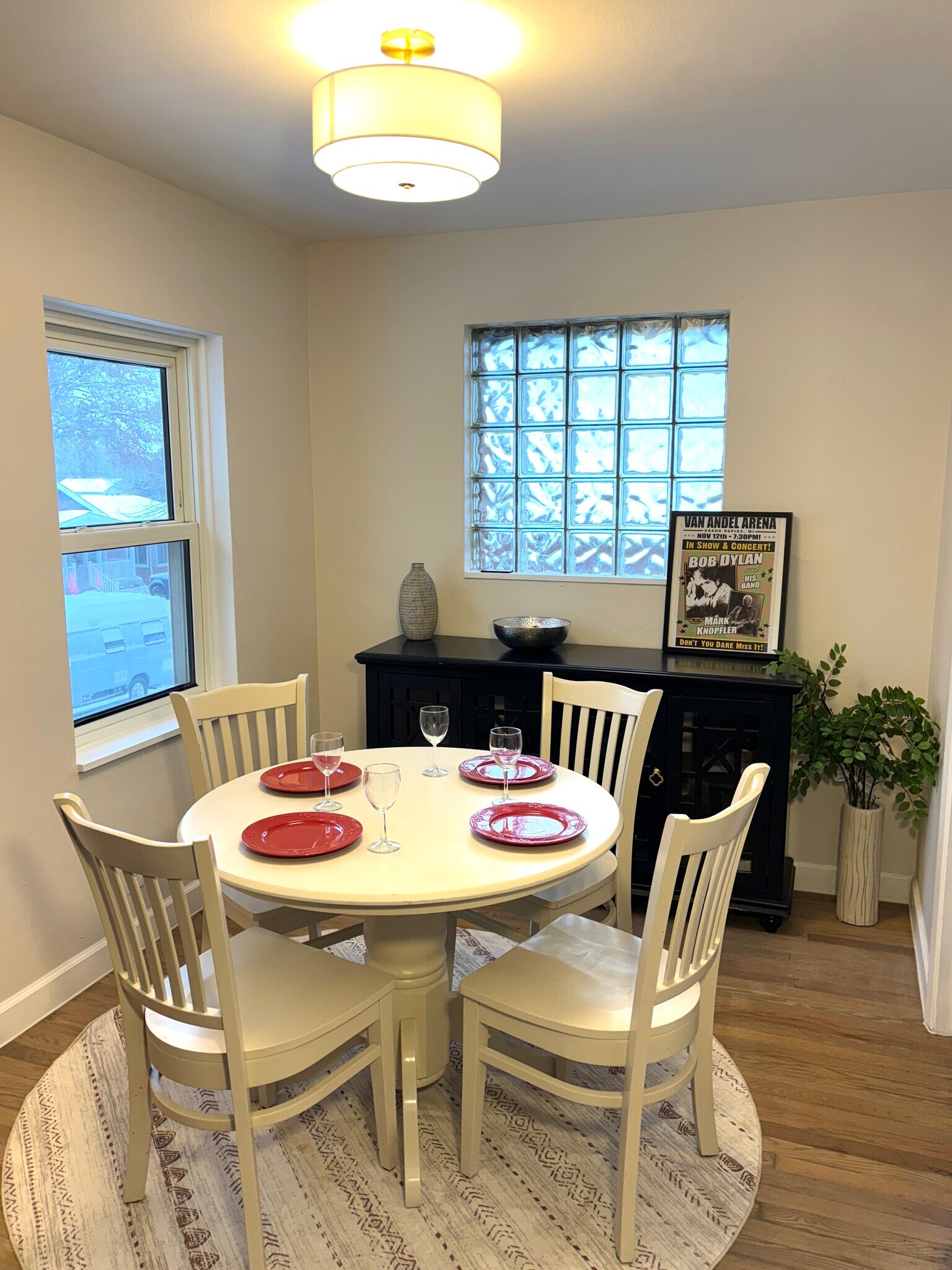 Building Photo - 5025 Lenox Ave