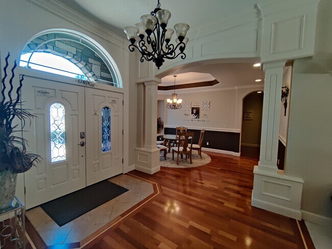 Building Photo - 1292 E Lucas St