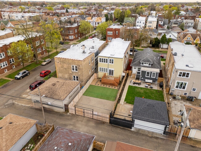 Building Photo - 5304 W Cornelia Ave