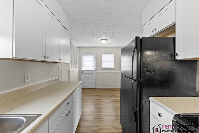 Building Photo - 3966 Northampton Dr