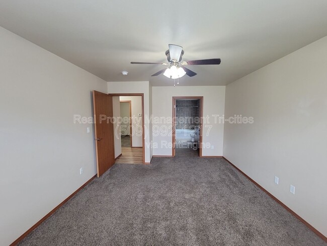 Building Photo - 1653 Larkspur Dr