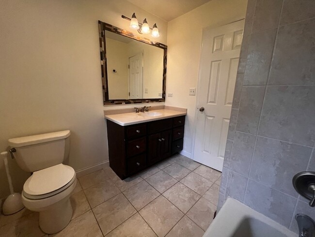 Building Photo - 809 Overlook Dr