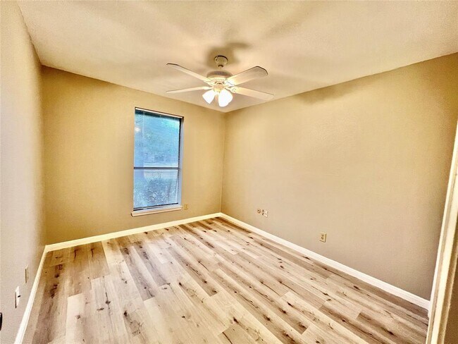 Building Photo - 3910 Ivy Green Dr