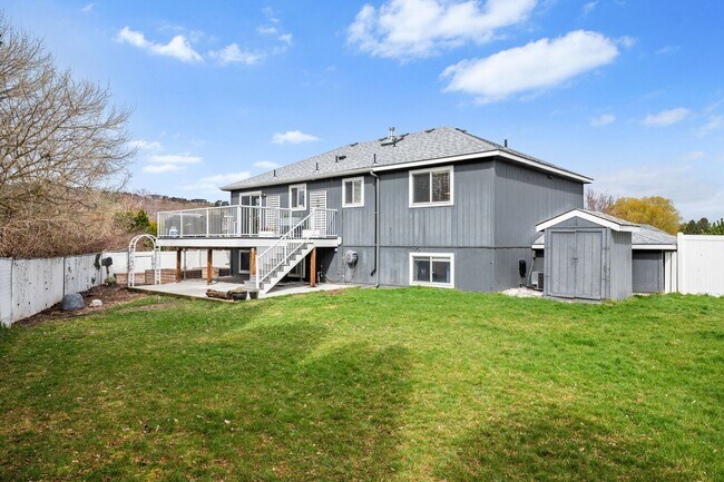 Building Photo - Gorgeous Liberty Lake 5 Bedroom Home!