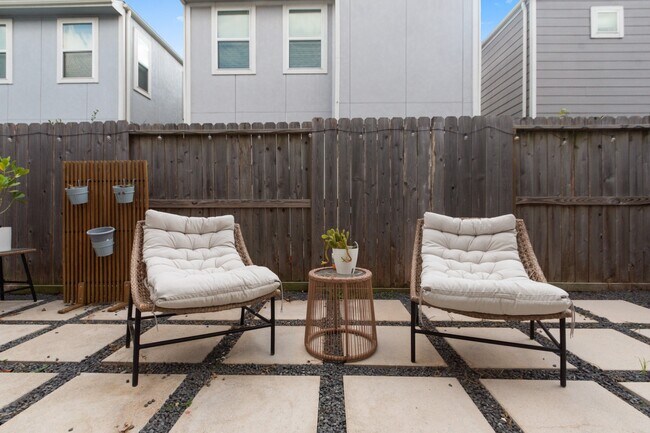 Building Photo - 5426 Oriente Ln