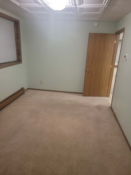 Building Photo - 301 E Main St