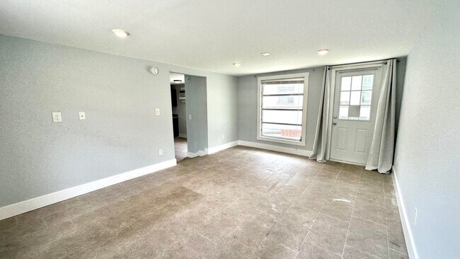 Building Photo - 318 S K St