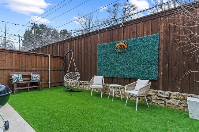 Building Photo - 2315 Rook Dr