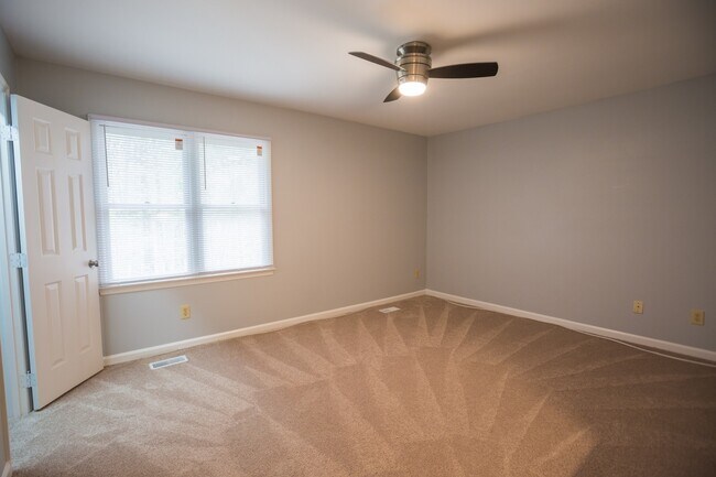 Building Photo - Available Early July! Renovated 3 bedroom ...