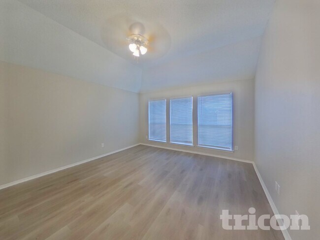 Building Photo - 3018 Blue Jay Ln