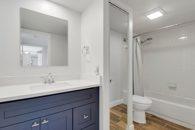 Building Photo - 2324 23rd Ct