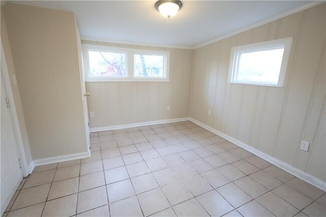 Building Photo - 2561 Eastwood Dr