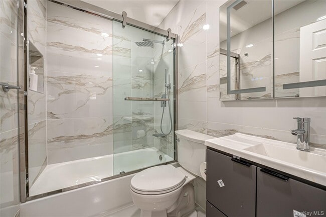 Building Photo - 10 Gerhard Rd