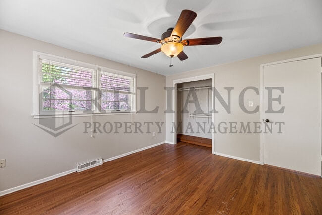 Building Photo - 1440 Community Dr