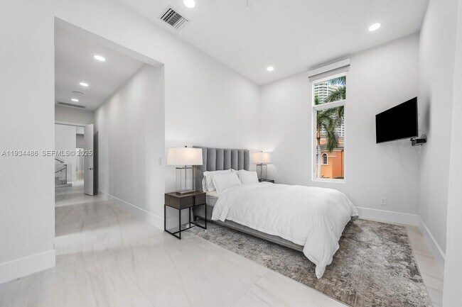 Building Photo - 3912 Island Estates Dr