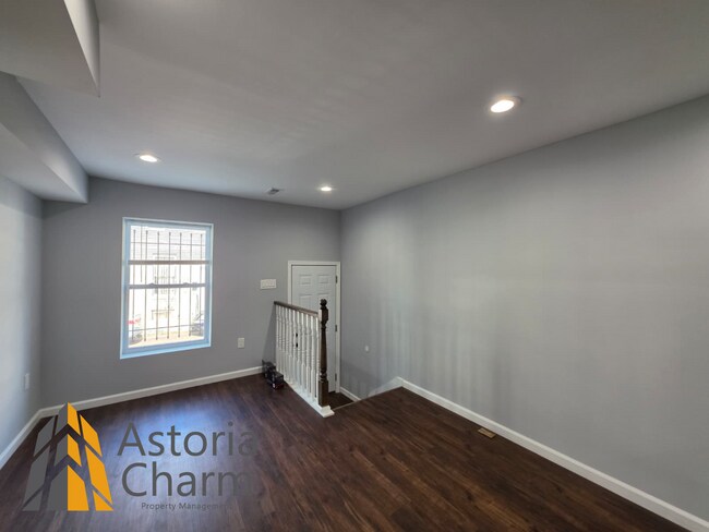 Building Photo - Renovated 2 Bedroom + Den, 3 Bath Home with Ensuites, Finished Basement and Stainless Appliances