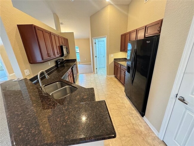Building Photo - 4876 Summerfield Cir