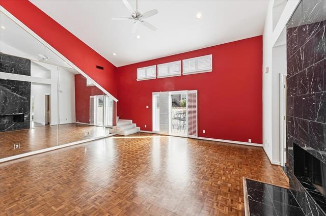 Building Photo - 22 1 Main Pl