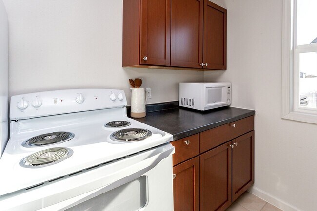 Building Photo - 3 Bedroom Homes for rent in Pleasant HIll, IA