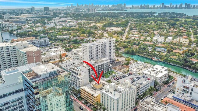 Building Photo - 2924 Collins Ave