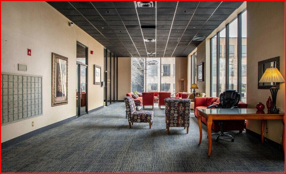 Building Photo - 125 SW Jefferson Ave