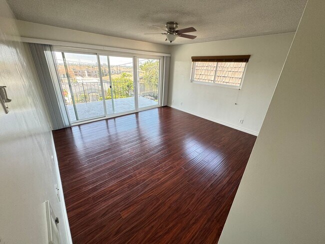 Building Photo - 1073R