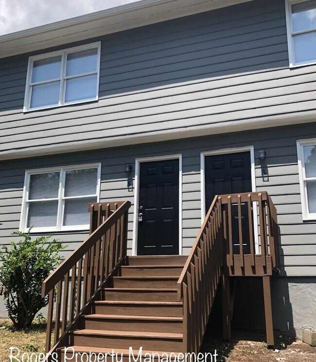 Primary Photo - Convenient Modern Townhome in Creedmoor