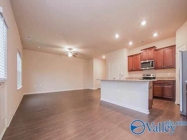 Building Photo - 1037 Pilgrim Ln