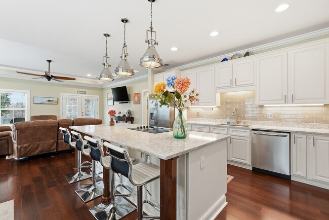 Building Photo - Prime Coastal Location!