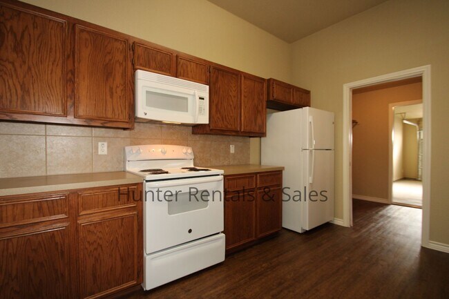 Building Photo - Spacious 2-bedroom!!!