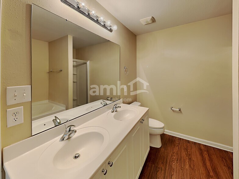 Building Photo - 1307 Jordans Pond Ln