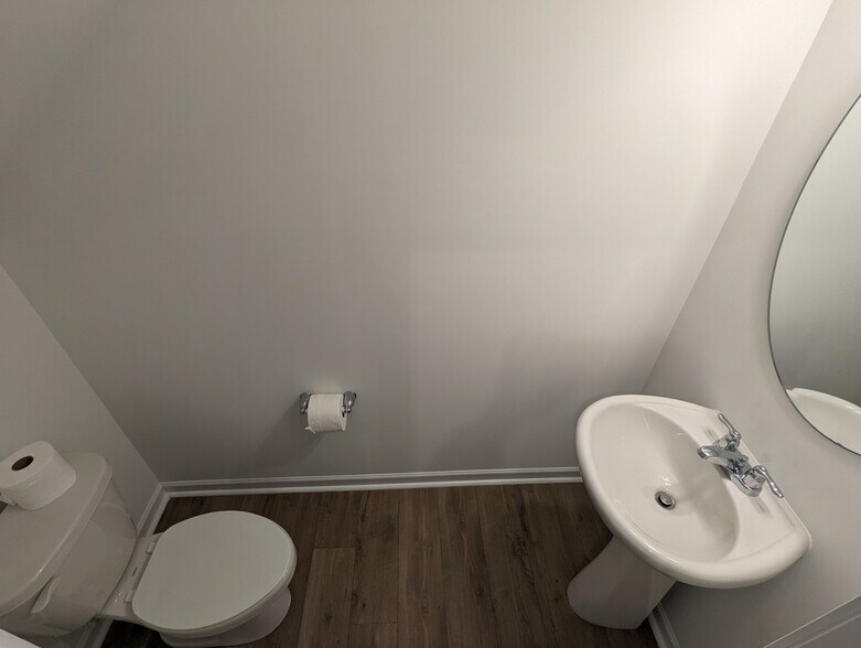 Building Photo - Room in Townhome on Leading St