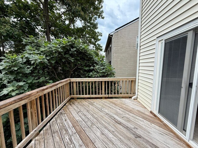 Building Photo - 326 Riverside Ave