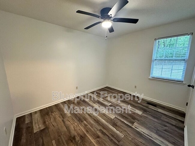 Building Photo - 5997 Amber Hills Rd