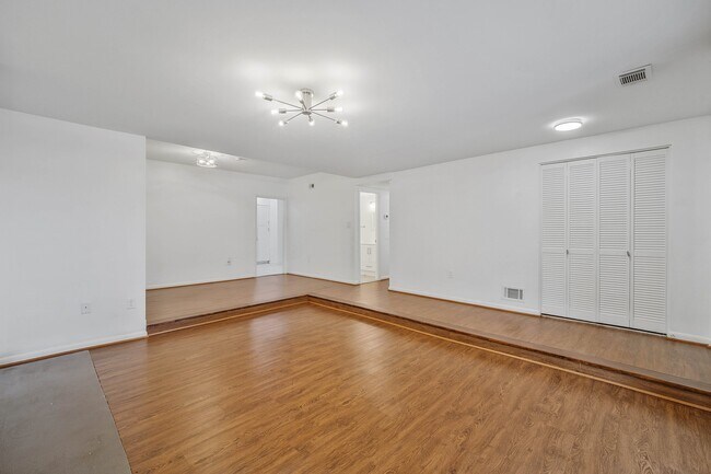 Building Photo - 12883 Cara Dr
