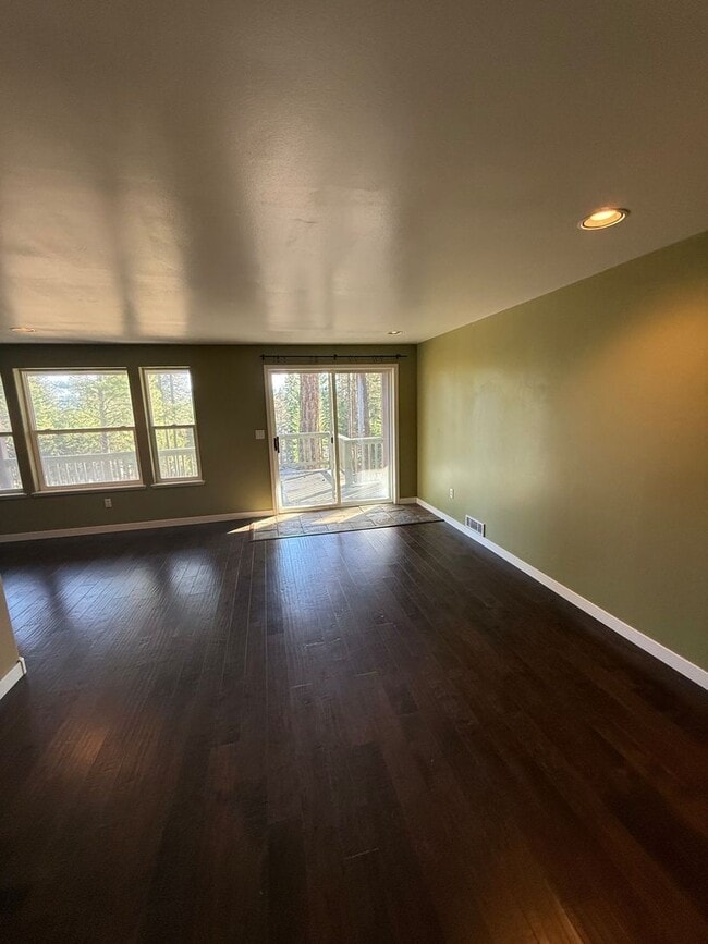 Building Photo - Spacious 5 Bedroom / 3 Bathroom Home for Rent in Lakeside, Montana