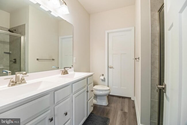 Building Photo - 646 Lakemont Dr