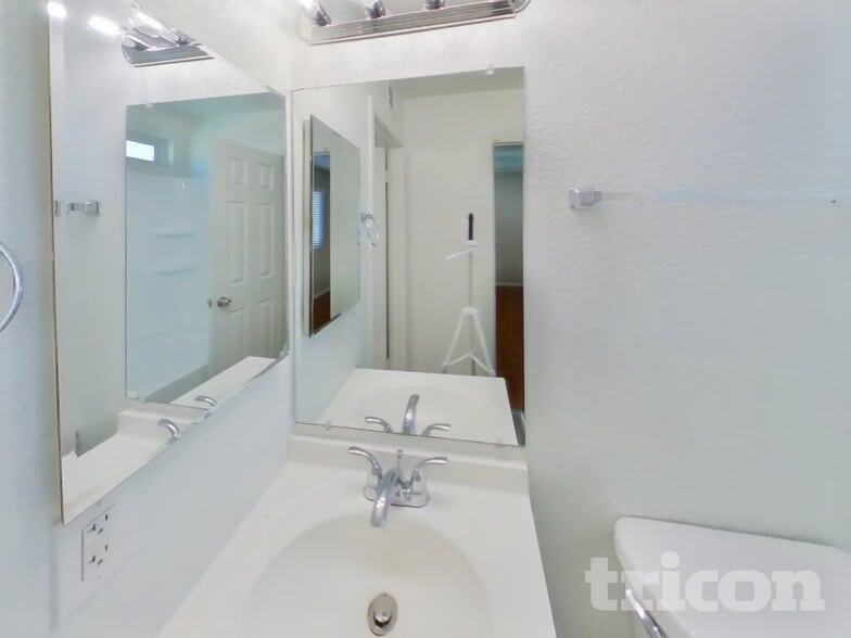 Building Photo - 9833 N 47th Dr